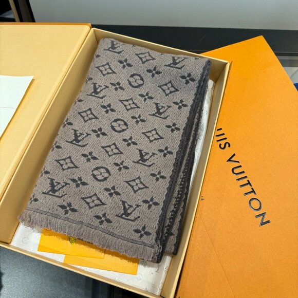 Louis Vuitton Gray Monogram Scarf - Picture 5 of 5